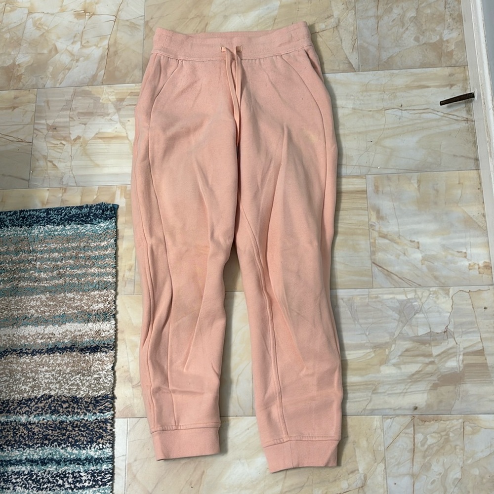 Lululemon Scuba High Rise Jogger 7/8 Length in sold out color Dew Pink Size 4